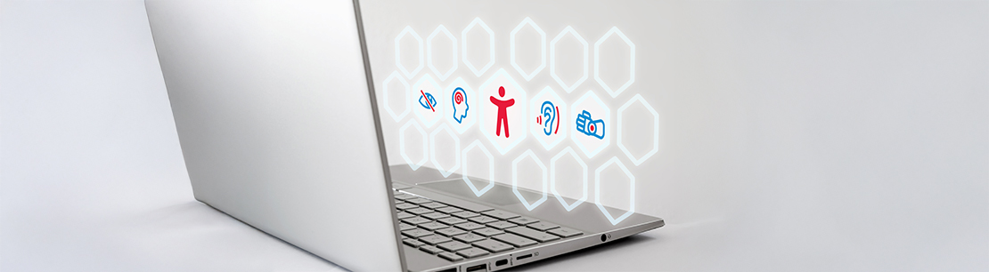 Einen Laptop, über der Tastatur sind Symbole für Barrierefreiheit zu sehen – zum Beispiel für Sehen, Hören, Verstehen und Bewegung. 
